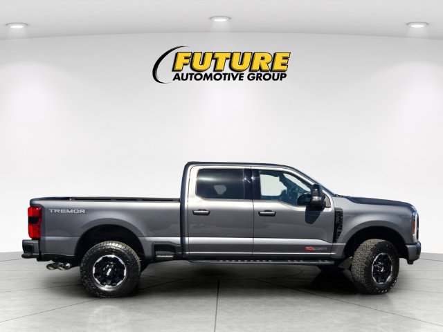 Used 2026 Ford F350 Platinum w/ Tremor Off-Road Package AWD/4WD image 3