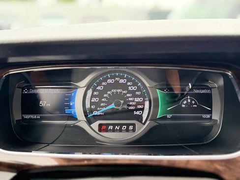 Used 2017 Ford Taurus Limited FWD image 28