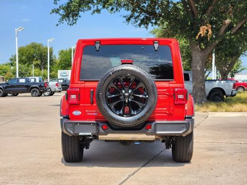 Used 2025 Jeep Wrangler Unlimited Sahara w/ Safety Group AWD/4WD image 6