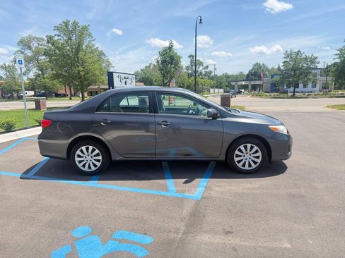 Used 2012 Toyota Corolla LE FWD image 4