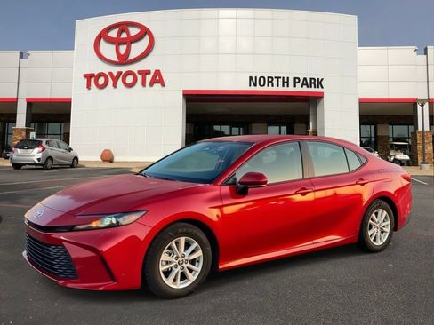 Used 2025 Toyota Camry LE FWD image 1