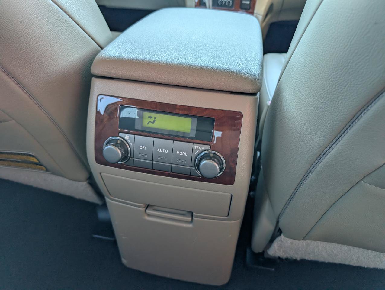 Used 2012 Toyota Highlander Limited w/ Tow Pkg AWD/4WD image 21