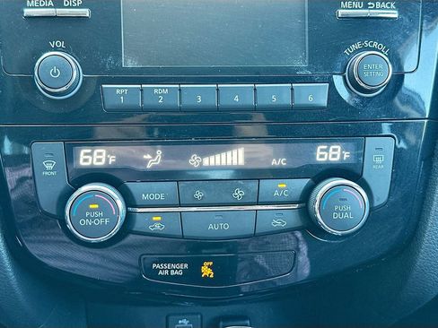 Used 2017 Nissan Rogue SV image 15