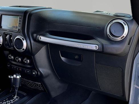 Used 2015 Jeep Wrangler Rubicon w/ Power Convenience Group AWD/4WD image 26
