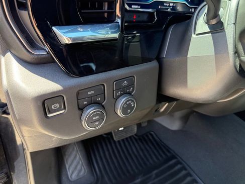 Used 2022 Chevrolet Silverado 1500 LT AWD/4WD image 11