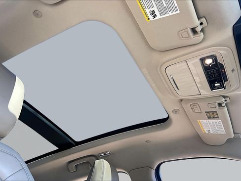 Used 2022 Lincoln Corsair AWD w/ Premium Package image 17