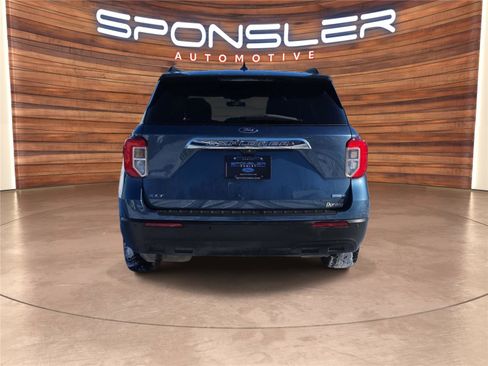 Used 2020 Ford Explorer XLT image 4