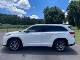 Used 2018 Toyota Highlander SE image 2