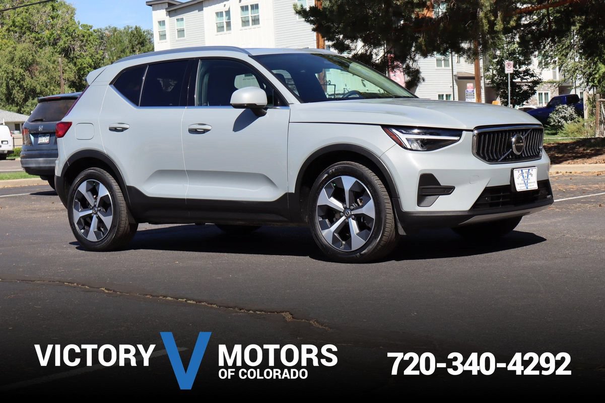 Used 2024 Volvo XC40 B5 Core w/ Protection Package Premier AWD/4WD image 1