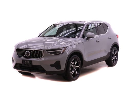 Used 2025 Volvo XC40 B5 Core image 1