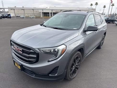 Used 2020 GMC Terrain SLE w/ Driver Convenience Package FWD image 2