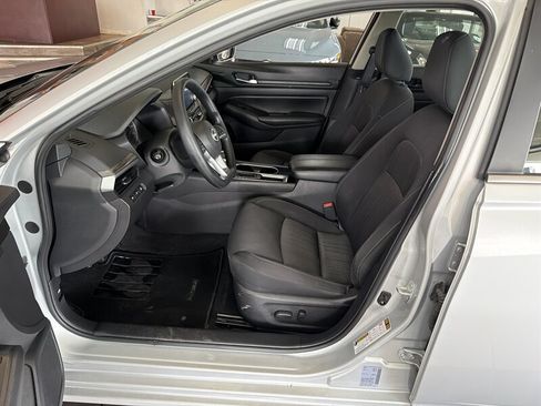 Used 2024 Nissan Altima 2.5 SV FWD image 9