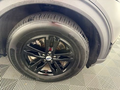 Used 2024 Ford Explorer XLT w/ Equipment Group 202A RWD image 25