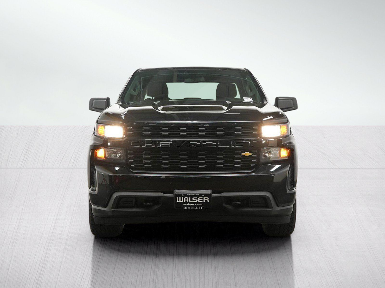 Used 2019 Chevrolet Silverado 1500 Custom w/ Custom Convenience Package AWD/4WD image 8
