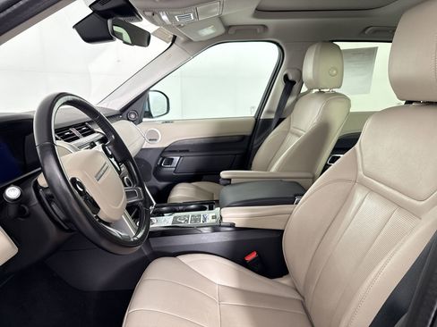 Used 2019 Land Rover Discovery HSE image 18