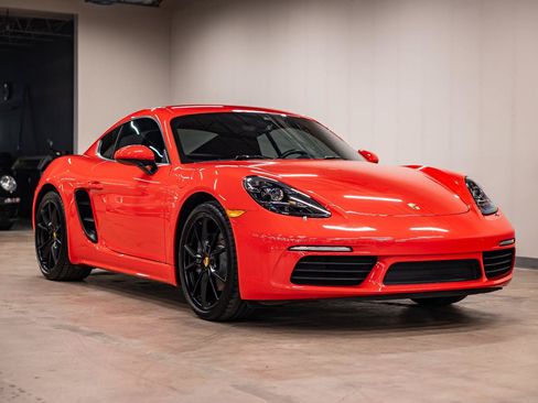 Used 2022 Porsche 718 Cayman RWD image 7