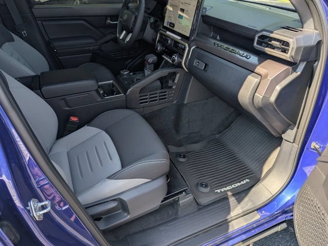 Used 2025 Toyota Tacoma TRD Off-Road AWD/4WD image 12