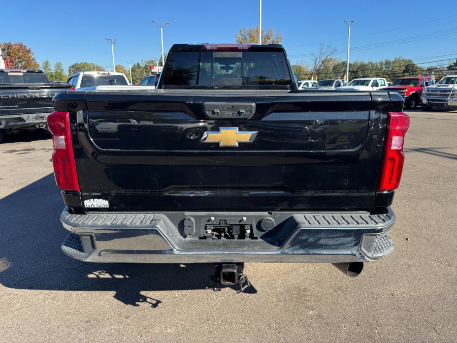 Used 2022 Chevrolet Silverado 3500 LT w/ Convenience Package AWD/4WD image 4
