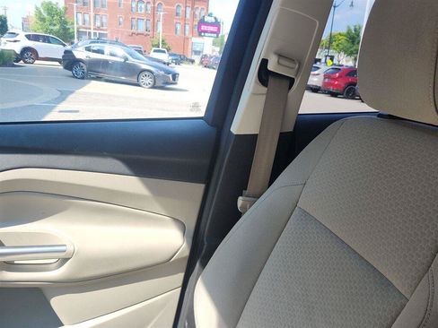 Used 2018 Ford Escape SE FWD image 17