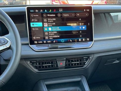 New 2025 Volkswagen Tiguan SE image 8