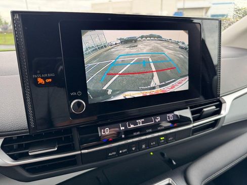 Used 2025 Toyota Sienna LE FWD image 20