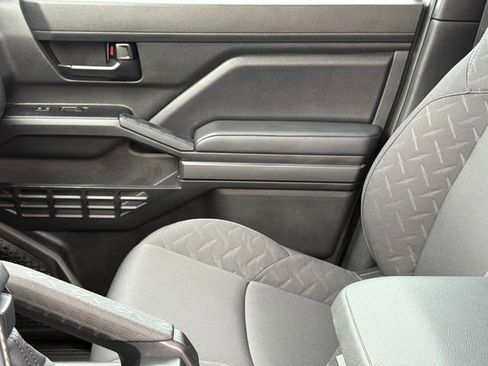 Used 2024 Toyota Tacoma SR5 AWD/4WD image 8