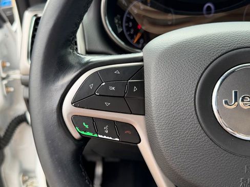 Used 2020 Jeep Grand Cherokee Laredo RWD image 18