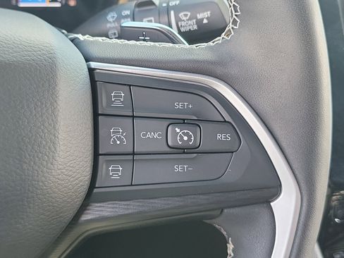 Used 2023 Jeep Grand Cherokee Altitude image 29