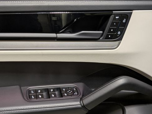 Certified 2025 Porsche Cayenne S AWD/4WD image 21