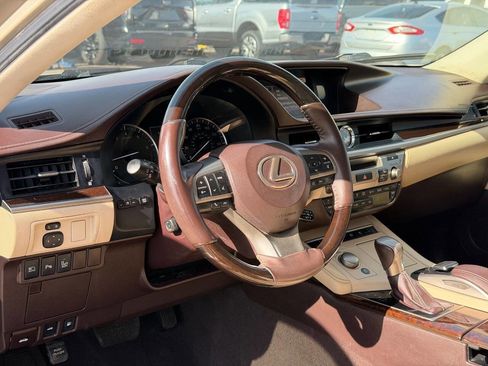 Used 2016 Lexus ES 350 w/ Luxury Package w/Wood Trim image 17
