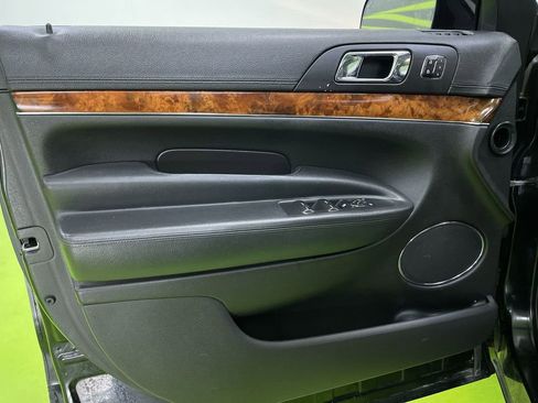 Used 2019 Lincoln MKT AWD image 15