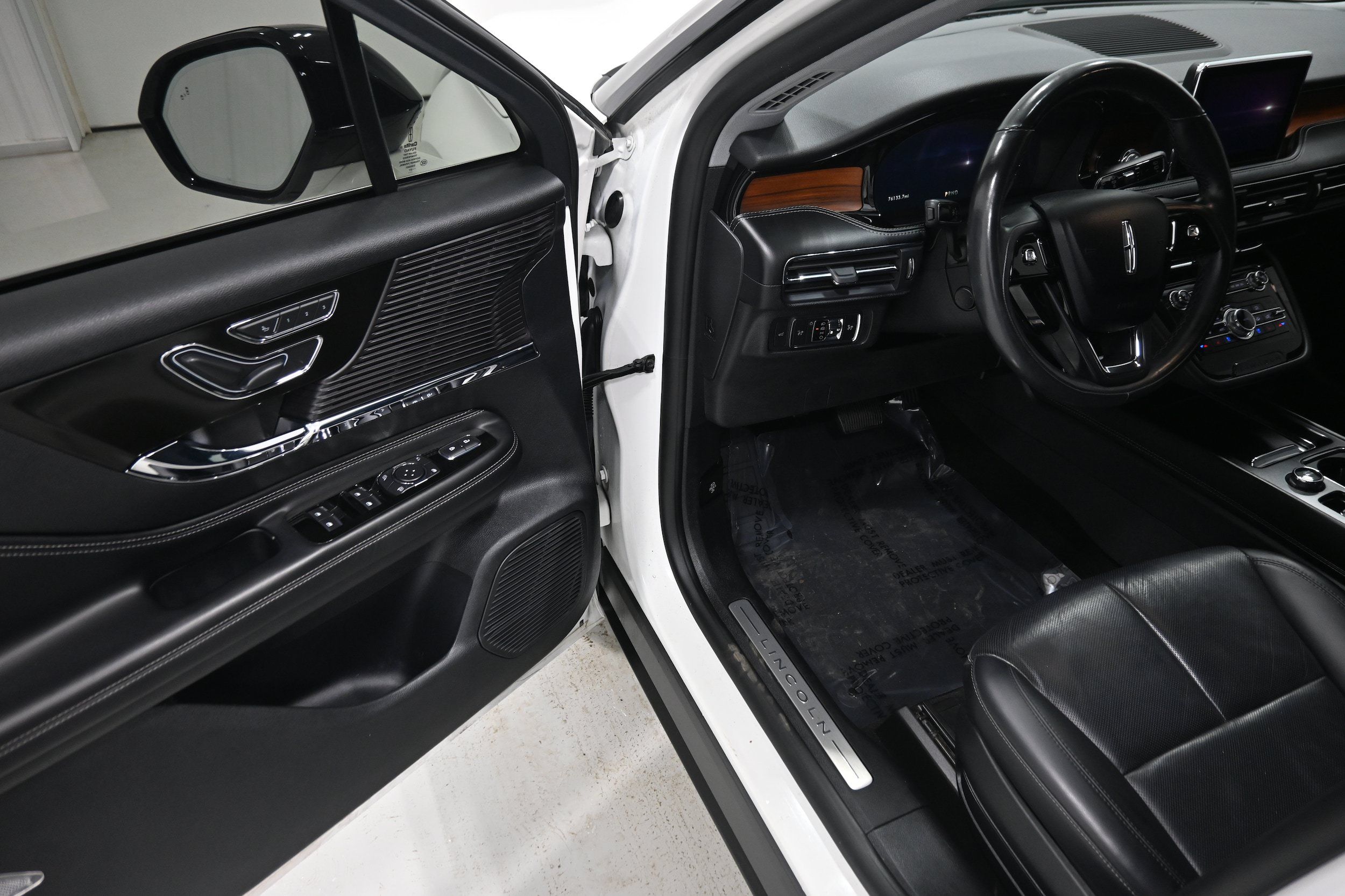 Used 2022 Lincoln Corsair Reserve w/ Equipment Group 201A AWD/4WD image 4