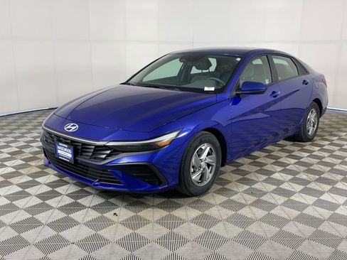 Certified 2025 Hyundai Elantra SE w/ Cargo Package FWD image 1