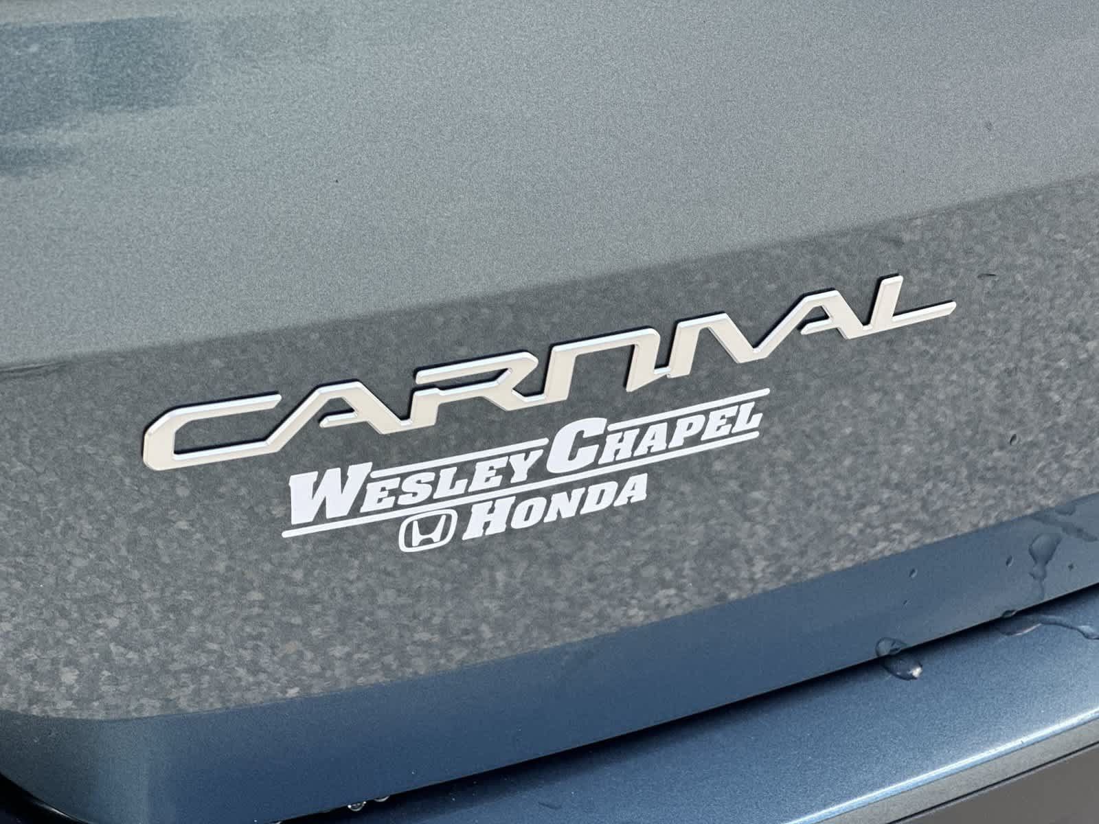 Used 2024 Kia Carnival EX FWD image 11