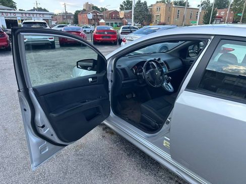 Used 2011 Nissan Sentra SE-R FWD image 9