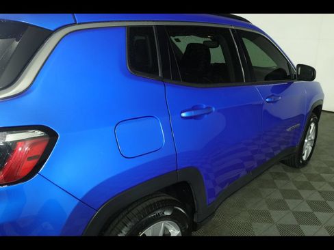 Used 2022 Jeep Compass Latitude w/ Convenience Group AWD/4WD image 19
