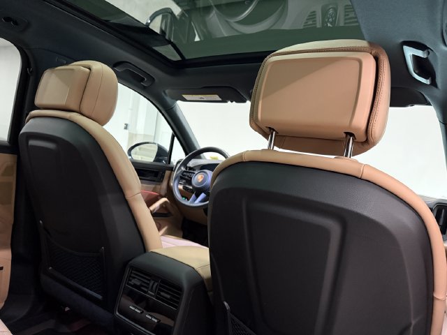 Certified 2026 Porsche Cayenne E-Hybrid AWD/4WD image 31