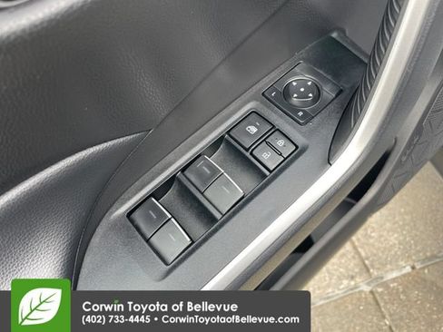 Used 2025 Toyota RAV4 XLE AWD/4WD image 19