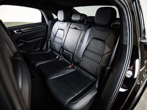 Certified 2021 Porsche Cayenne GTS AWD/4WD image 21