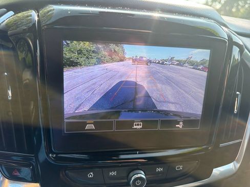 Used 2023 Chevrolet Traverse LT FWD image 18