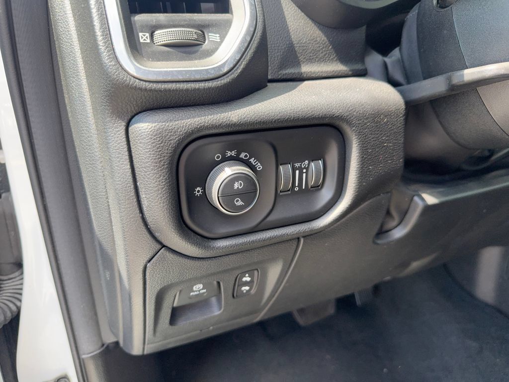 Used 2023 RAM 1500 Laramie AWD/4WD image 16