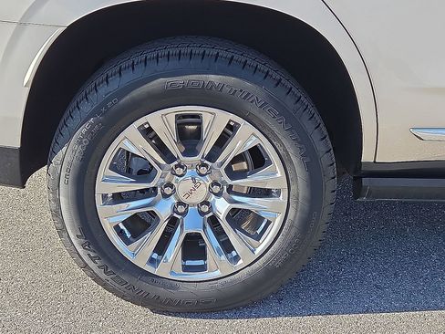 Used 2021 GMC Yukon Denali w/ Advanced Technology Package image 7