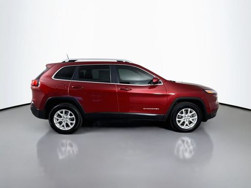Used 2017 Jeep Cherokee Latitude w/ Comfort/Convenience Group AWD/4WD image 9