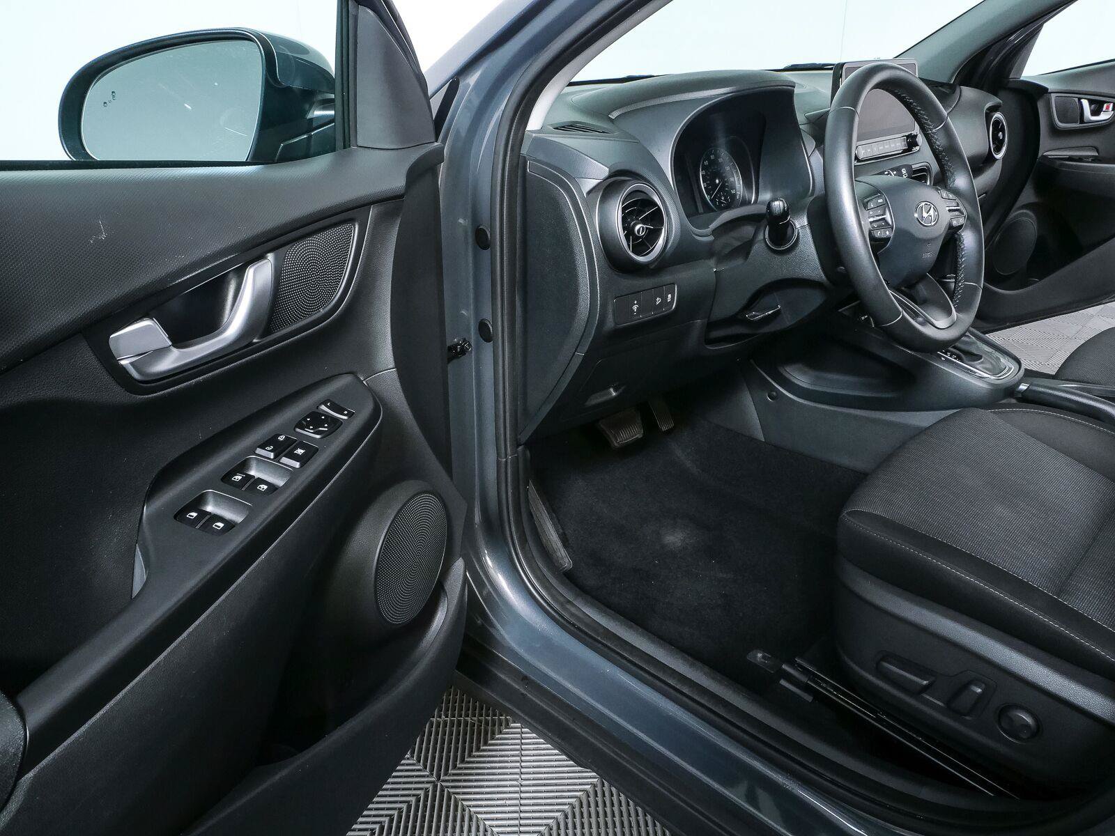 Used 2023 Hyundai Kona SEL w/ Convenience Package FWD image 8