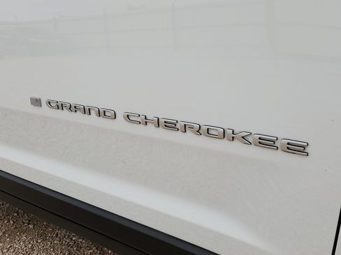 Used 2025 Jeep Grand Cherokee Limited AWD/4WD image 8