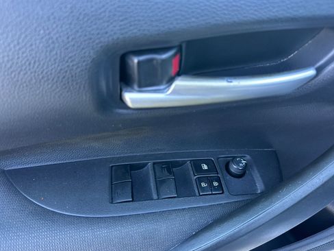 Used 2021 Toyota Corolla LE image 10