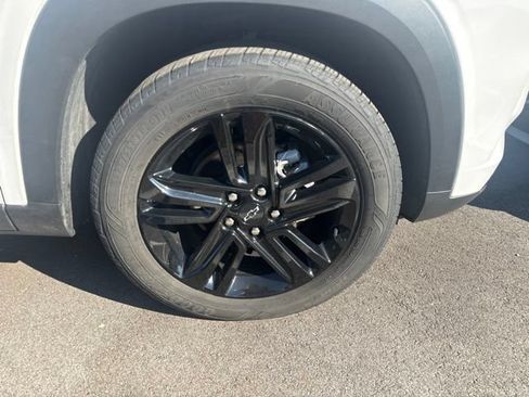 Used 2025 Chevrolet Trax ACTIV FWD image 4