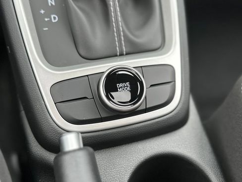 Used 2023 Hyundai Venue SEL w/ Cargo Package image 15