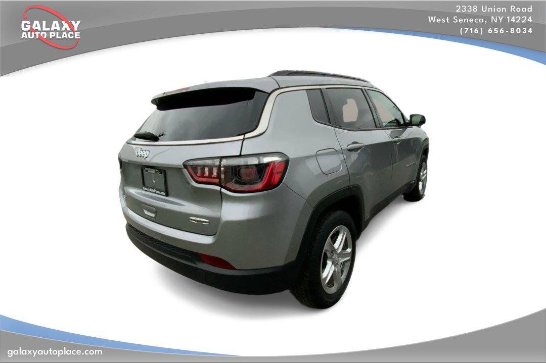 Used 2024 Jeep Compass Latitude AWD/4WD image 5