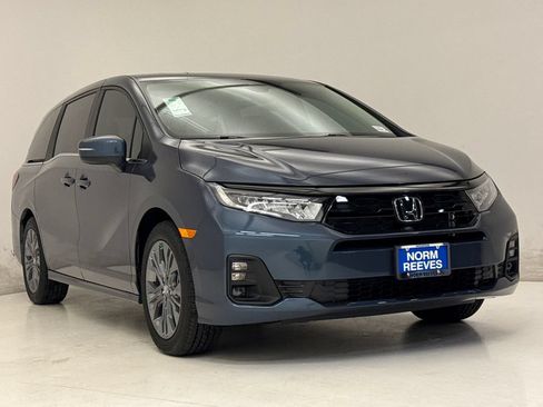 New 2026 Honda Odyssey Touring image 4
